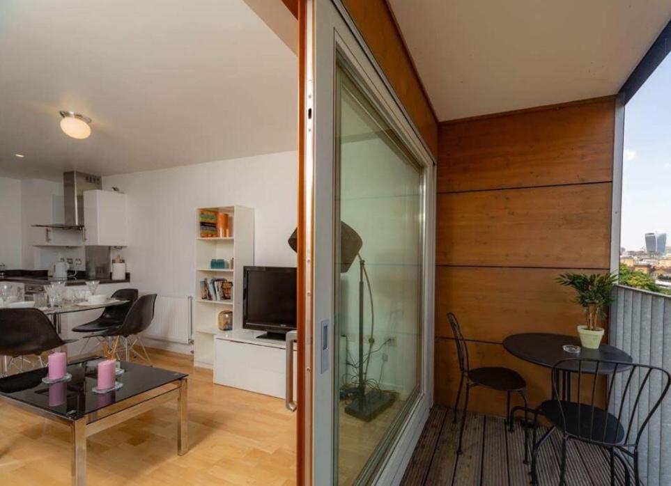 Stylish One Bedroom Close To The Of Apartamento *